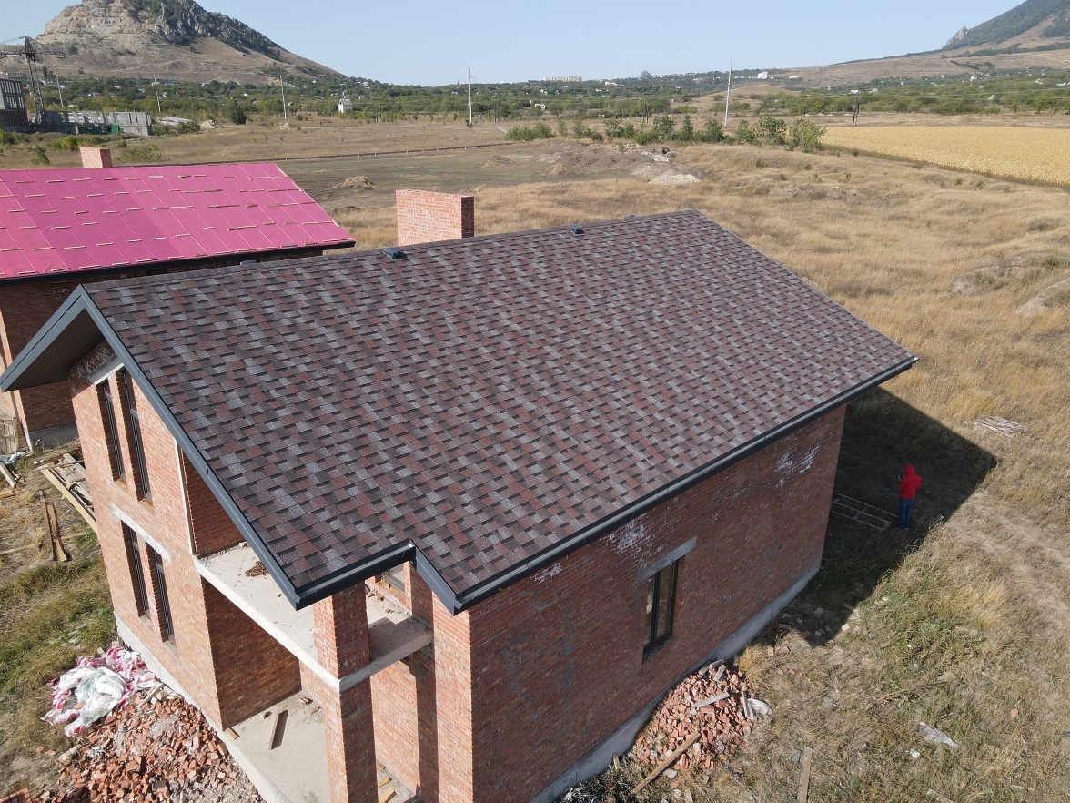 Ламинированная черепица Docke PIE PREMIUM/ DRAGON/ Слива Ламинированная черепица Docke PIE PREMIUM/ DRAGON/ Слива