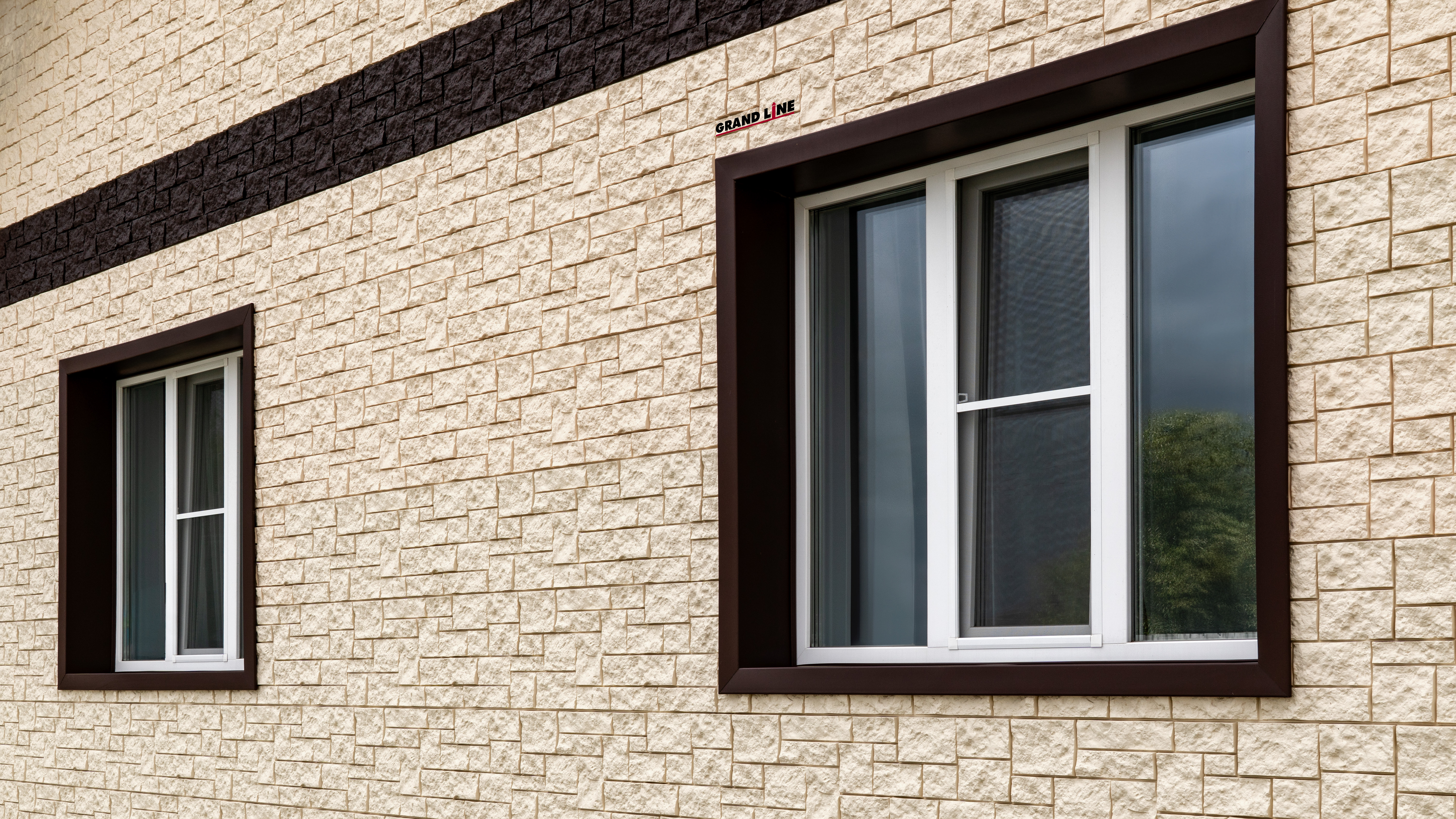 Фасадная панель Grand Line Дикий камень Классика молочный