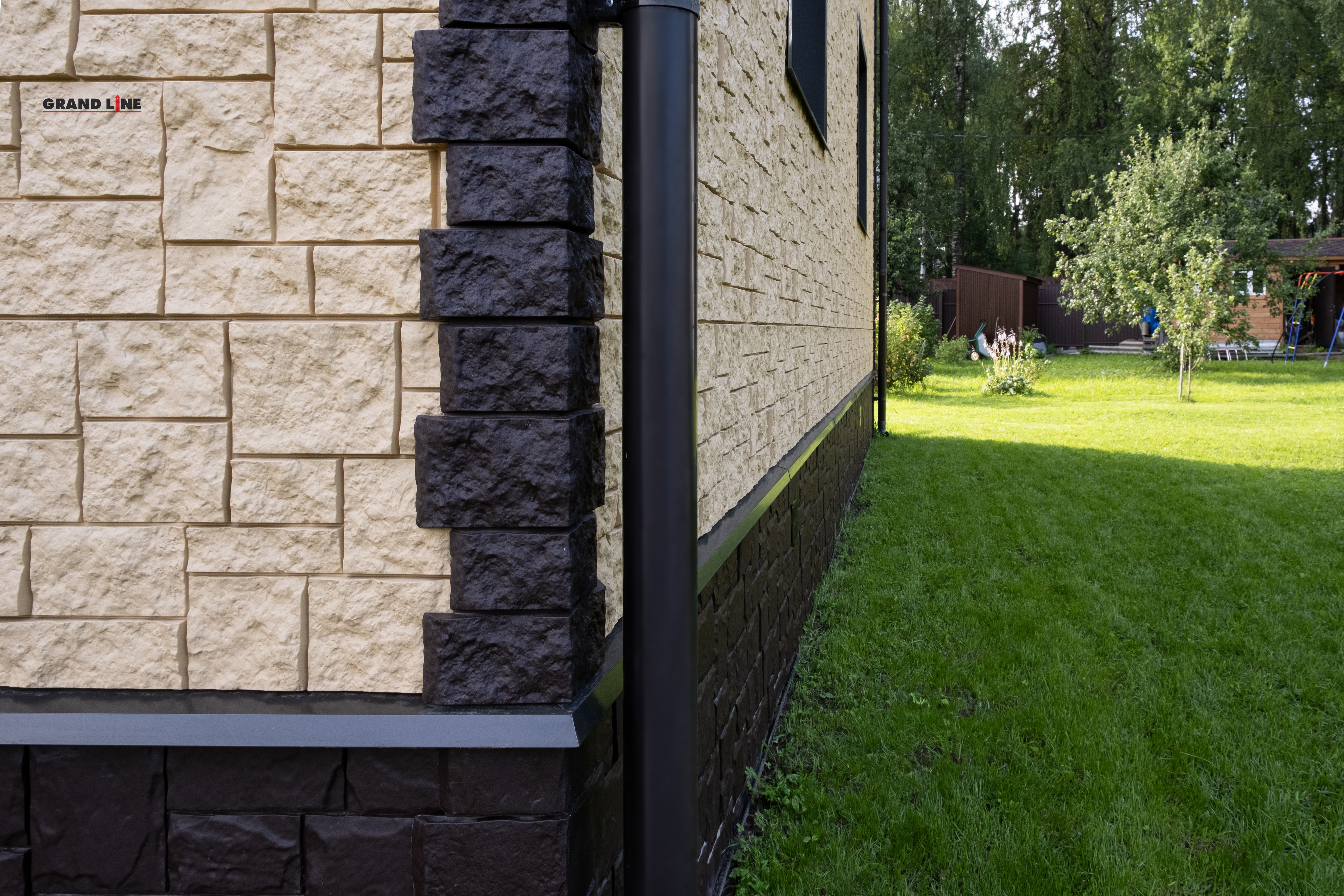 Фасадная панель Grand Line Дикий камень Классика песочный