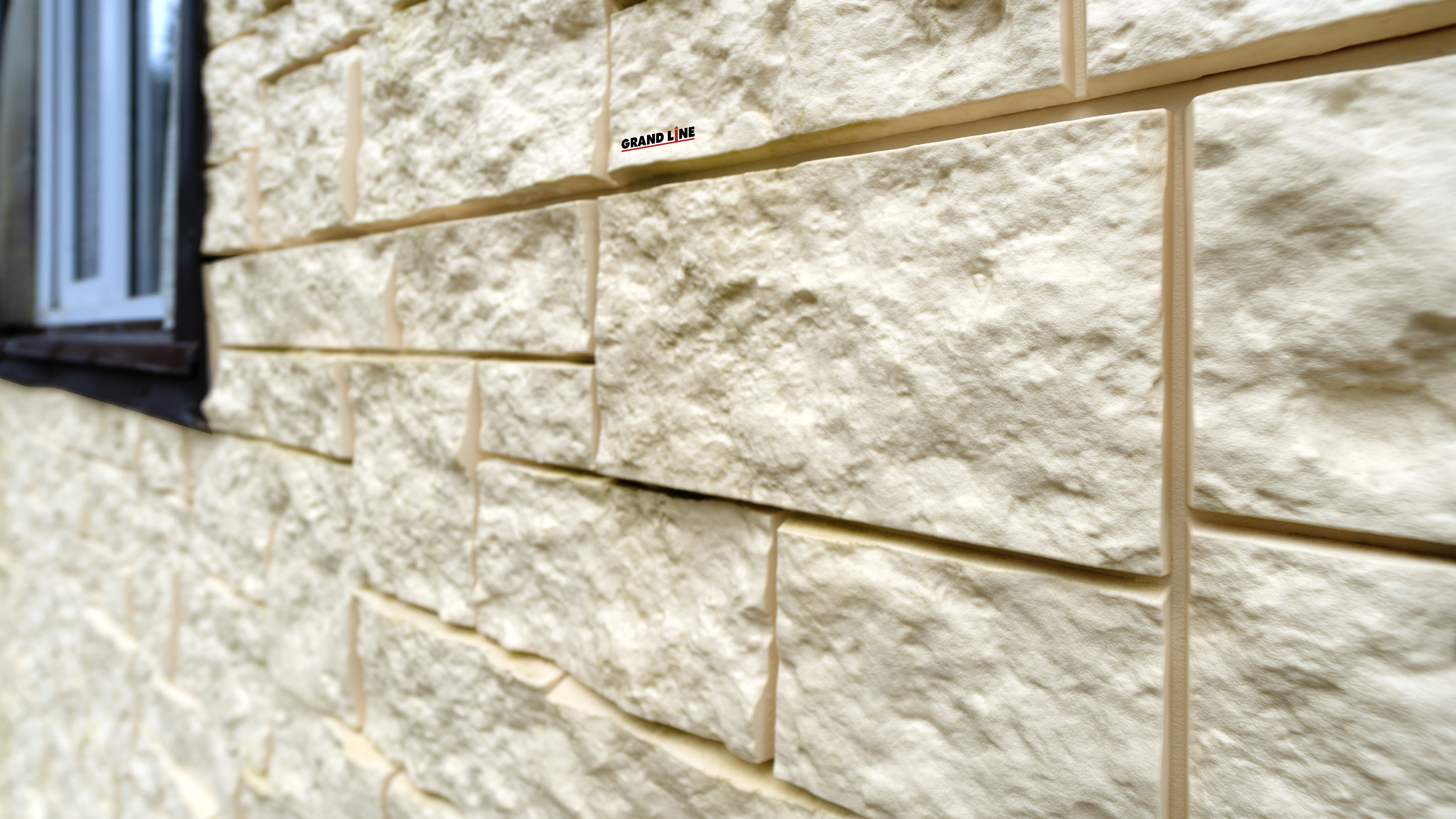 Фасадная панель Grand Line Дикий камень Classic бежевый