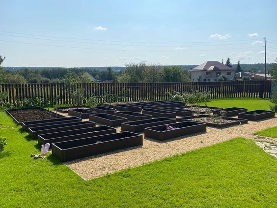 Низкая грядка из ДПК 3*1м h 150мм (металлические углы) Низкая грядка из ДПК 3*1м h 150мм (металлические углы)