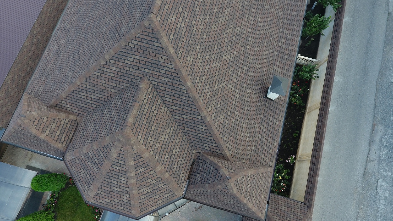 Гибкая черепица Docke PIE PREMIUM/ ЖЕНЕВА/ Арахис Гибкая черепица Docke PIE PREMIUM/ ЖЕНЕВА/ Арахис