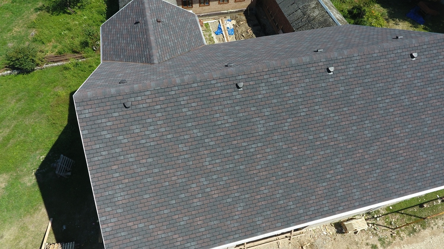 Гибкая черепица Docke PIE PREMIUM/ ЖЕНЕВА/ Изюм Гибкая черепица Docke PIE PREMIUM/ ЖЕНЕВА/ Изюм